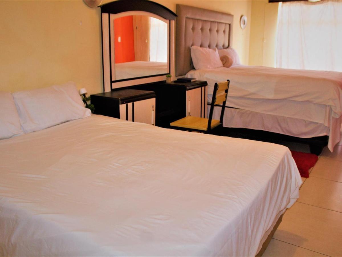 P Wake Guesthouse Opuwo Oda fotoğraf