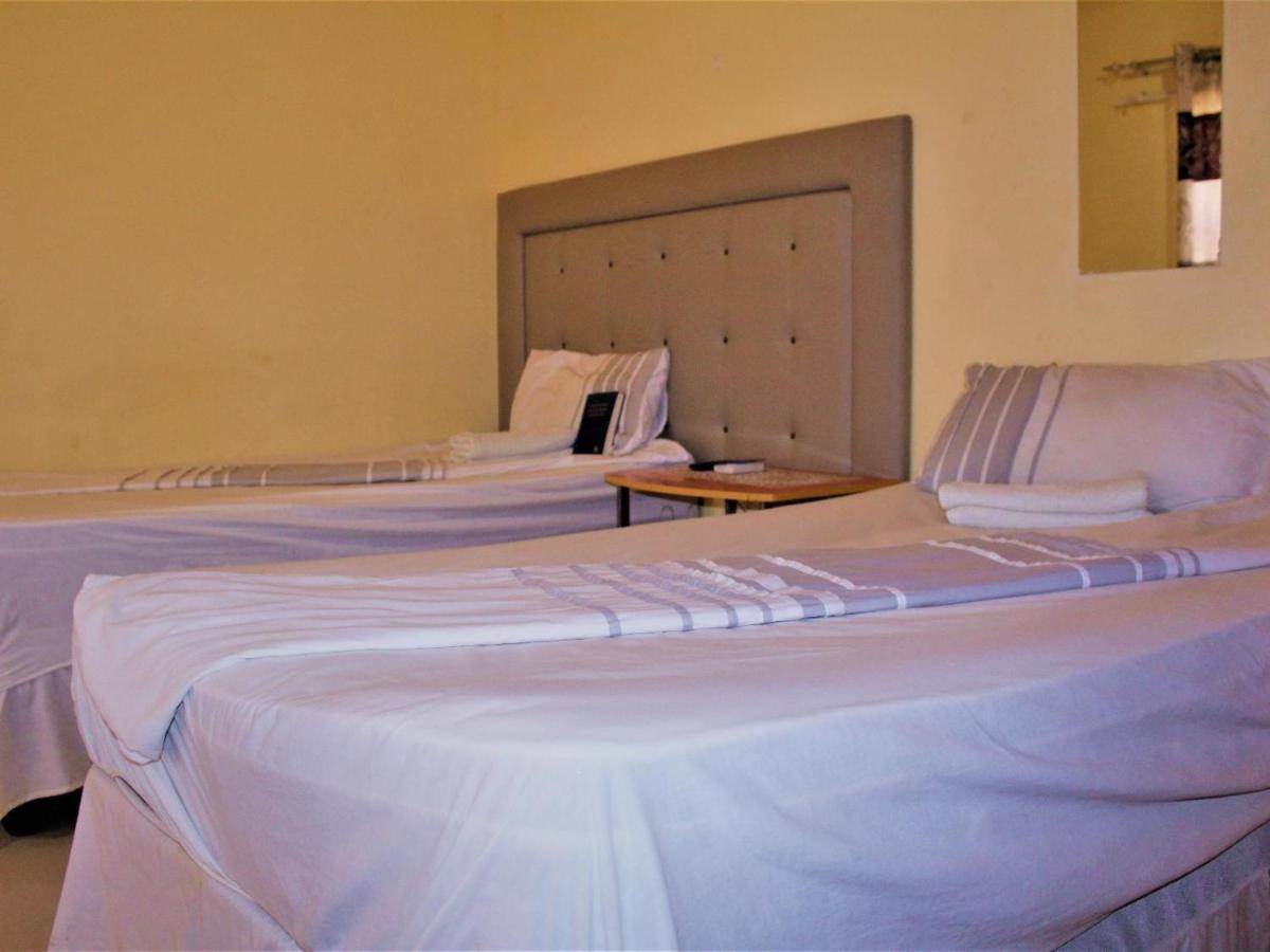 P Wake Guesthouse Opuwo Oda fotoğraf